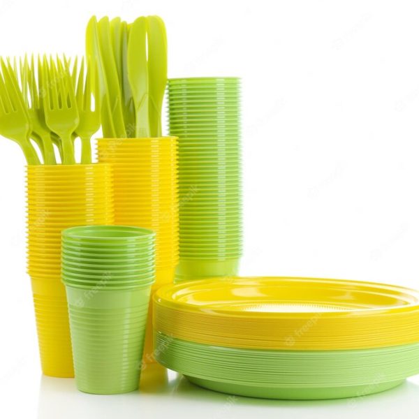 bright-plastic-disposable-tableware-isolated-white_392895-88471 (1)